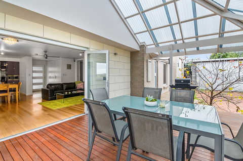 Limestone Coast Apartments - Accommodation Daintree 0