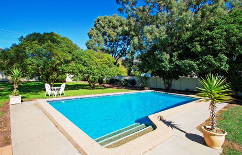 Wattle Motel - Accommodation Daintree 0