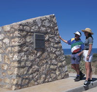 Potshot Monument - Accommodation Daintree