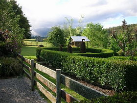 Wychwood Garden & Nursery - Accommodation Daintree 0