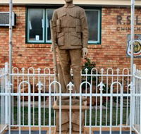 Soldier Statue Memorial Chinchilla - Accommodation Daintree