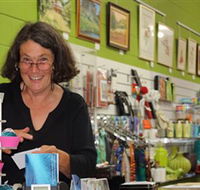 Artists on Parade Art Gallery - Accommodation Daintree