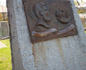 Thunderbolt's Statue And Constable Walker Memorial - Accommodation Daintree 0