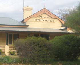 Parkside Cottage Museum - Accommodation Daintree 1