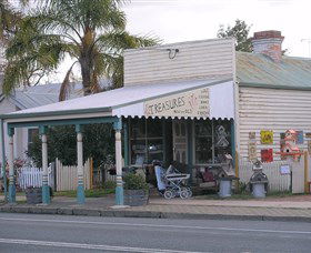 Lady Gails Bookshop And Curios - Accommodation Daintree 0