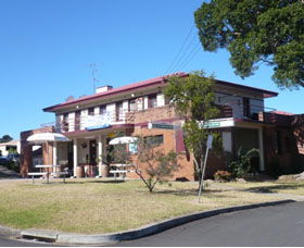 Hotel Oaks - Accommodation Daintree 0