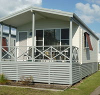 Belmont Pines Lakeside Holiday Park - Accommodation Daintree
