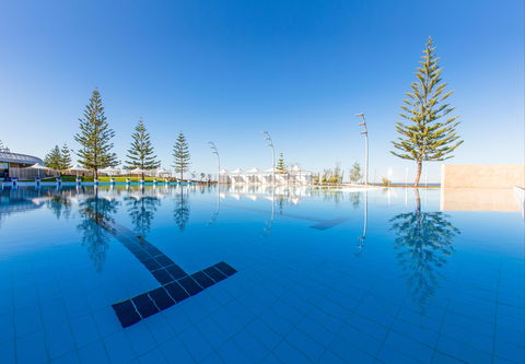 Scarborough Beach Pool - Accommodation Daintree 0