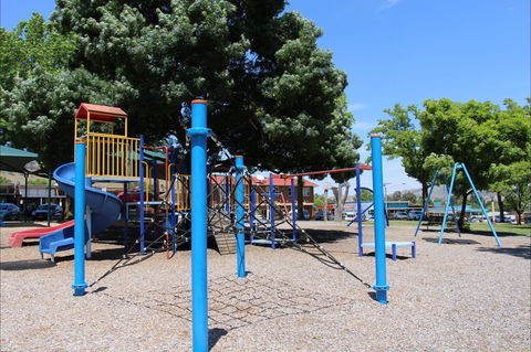 Tallangatta Triangles Park - Accommodation Daintree 2