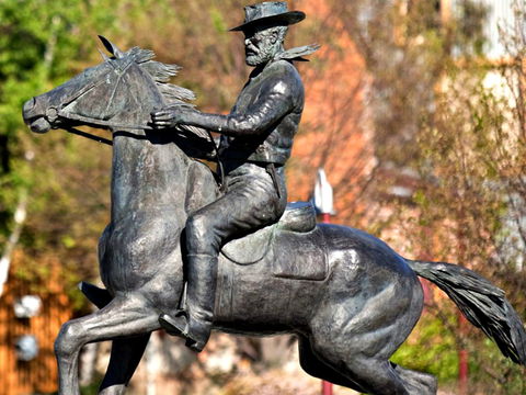 Thunderbolt's Statue And Constable Walker Memorial - Accommodation Daintree 0