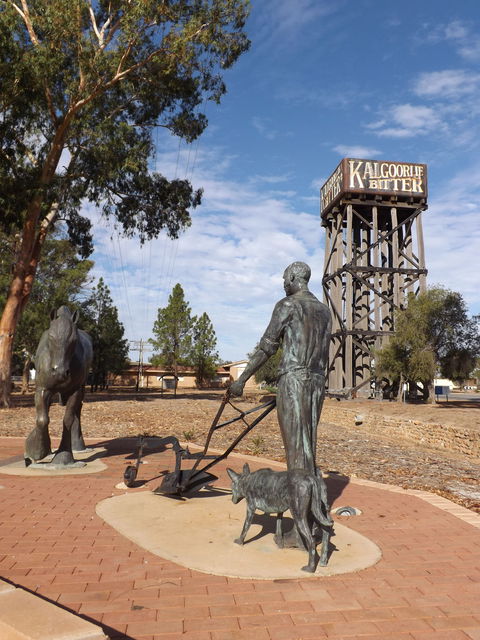 Merredin Railway Water Tower - Accommodation Daintree 0