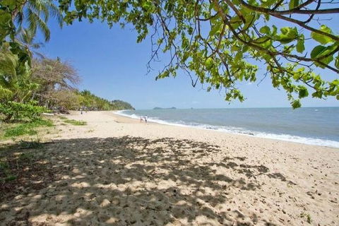 Airport Transfer - Palm Cove, Kewarra Beach & Trinity Beach To Cairns Airport - Accommodation Daintree 3