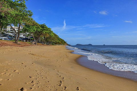 Airport Transfer - Palm Cove, Kewarra Beach & Trinity Beach To Cairns Airport - Accommodation Daintree 7