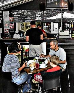 Annandale Hotel - Accommodation Daintree 1