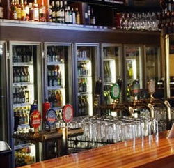 Racecourse Hotel - Accommodation Daintree 0