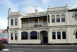 Alexander Hotel - Accommodation Daintree 1