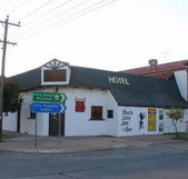 Black Lion Inn Hotel - Accommodation Daintree
