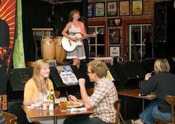 Settlers Tavern - Accommodation Daintree 3