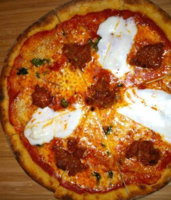 La Rosa Bar And Pizza - Accommodation Daintree 4