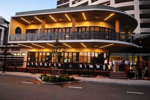 Q Bar & Brasserie On The Avenue - Accommodation Daintree 1