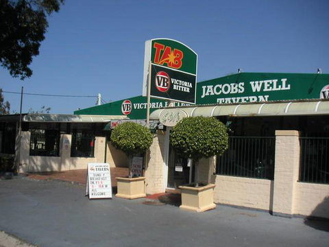 Jacobs Well Bayside Tavern - Accommodation Daintree 0