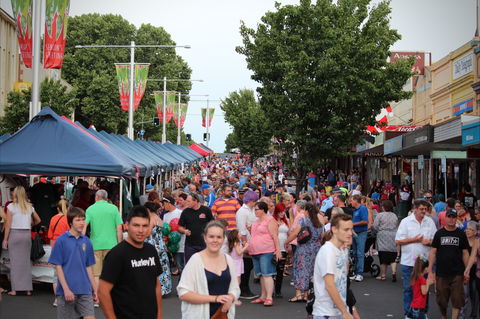 Cowra Christmas Street Festival - Accommodation Daintree 0