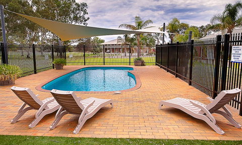 The Standpipe Golf Motor Inn - Accommodation Daintree 3