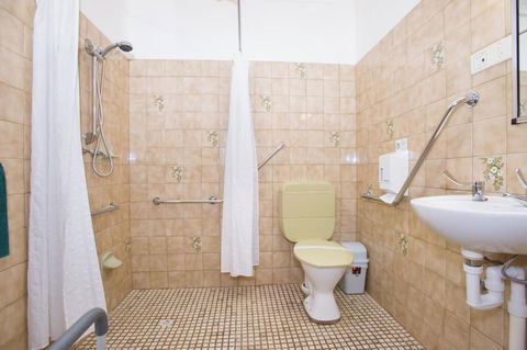 The Standpipe Golf Motor Inn - Accommodation Daintree 4