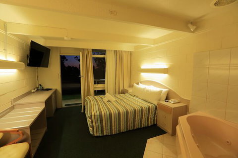 Absolute Lakes Entrance - Accommodation Daintree 7