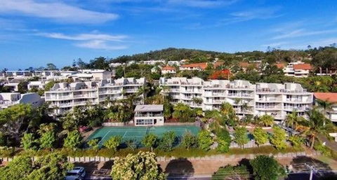 Noosa Hill Resort - Accommodation Daintree 0