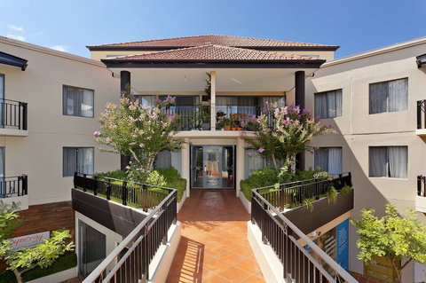 Astra Apartments - The Griffin - Accommodation Daintree 0