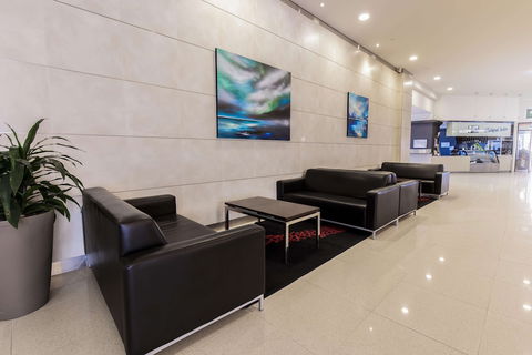 Oaks Glenelg Plaza Pier Suites - Accommodation Daintree 5