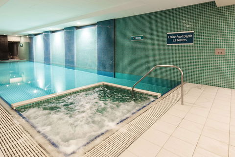 Oaks Glenelg Plaza Pier Suites - Accommodation Daintree 2