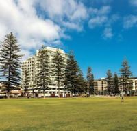 Oaks Glenelg Liberty Suites - Accommodation Daintree