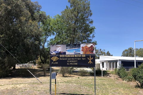 Byer Fountain Motor Inn, Holbrook - Accommodation Daintree 4