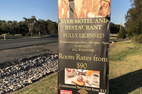 Byer Fountain Motor Inn, Holbrook - Accommodation Daintree 1