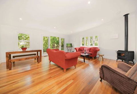 Poets Cottage Fireplace Close To Treks - Accommodation Daintree 3