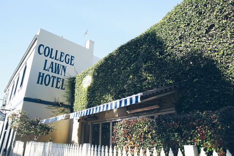 College Lawn Hotel - Hostel - Accommodation Daintree 0