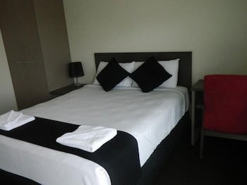 Dooleys Capella Tavern And Motel - Accommodation Daintree 3