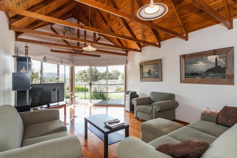 A River Bed Cottage - Accommodation Daintree 4