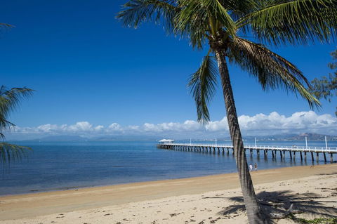 Picnic Bay Apartments Unit 4 - Accommodation Daintree 1