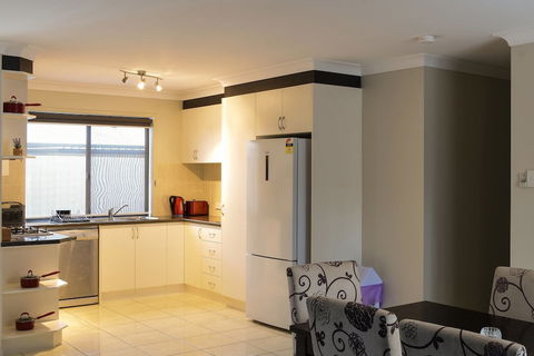 Atricom Apartments Australia - Accommodation Daintree 4
