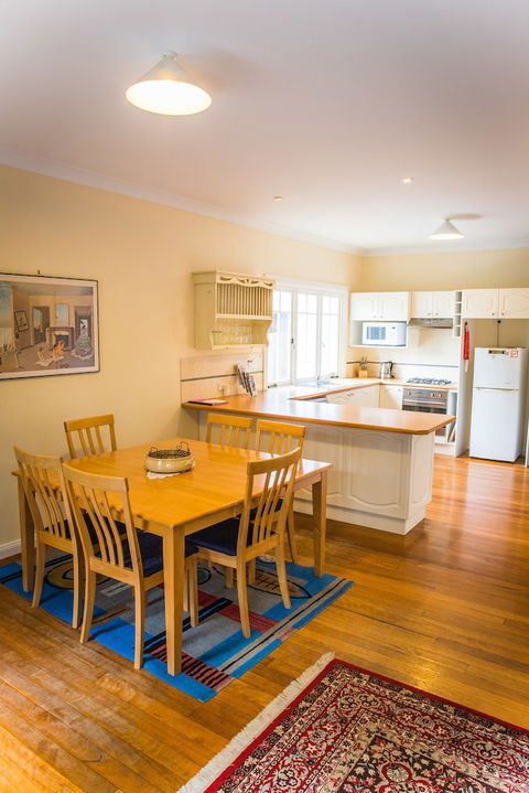 Whispering Pines Cottages - Accommodation Daintree 4