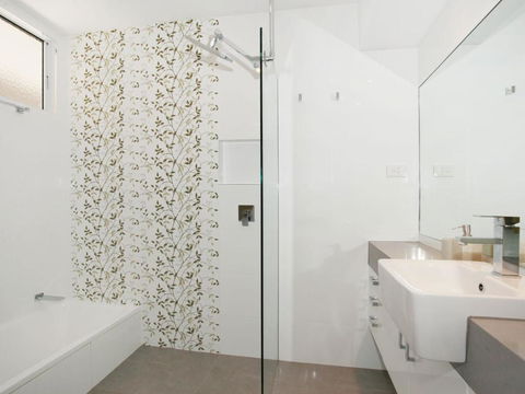 Okinja 71 Hawaiian Escape On The Sunshine Coast! - Accommodation Daintree 5