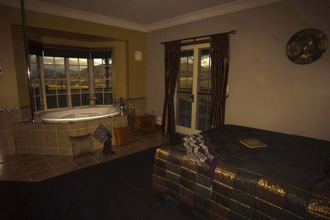 R On The Downs BnB & Spa Cottages - Accommodation Daintree 7