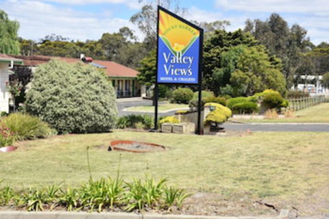 Valley Views Motel & Chalets - Accommodation Daintree 0