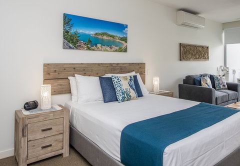 Absolute Waterfront Magnetic Island - Accommodation Daintree 6