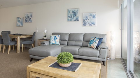 Absolute Waterfront Magnetic Island - Accommodation Daintree 3