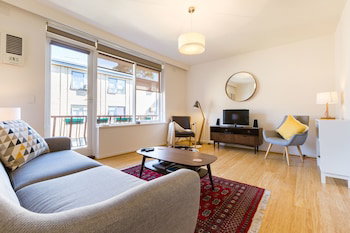 ROSIE, 2BDR St.Kilda Apartment - Accommodation Daintree 0