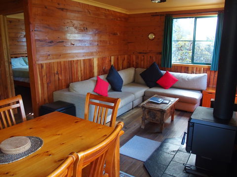 Cradle Mountain Highlanders Cottages - Accommodation Daintree 3
